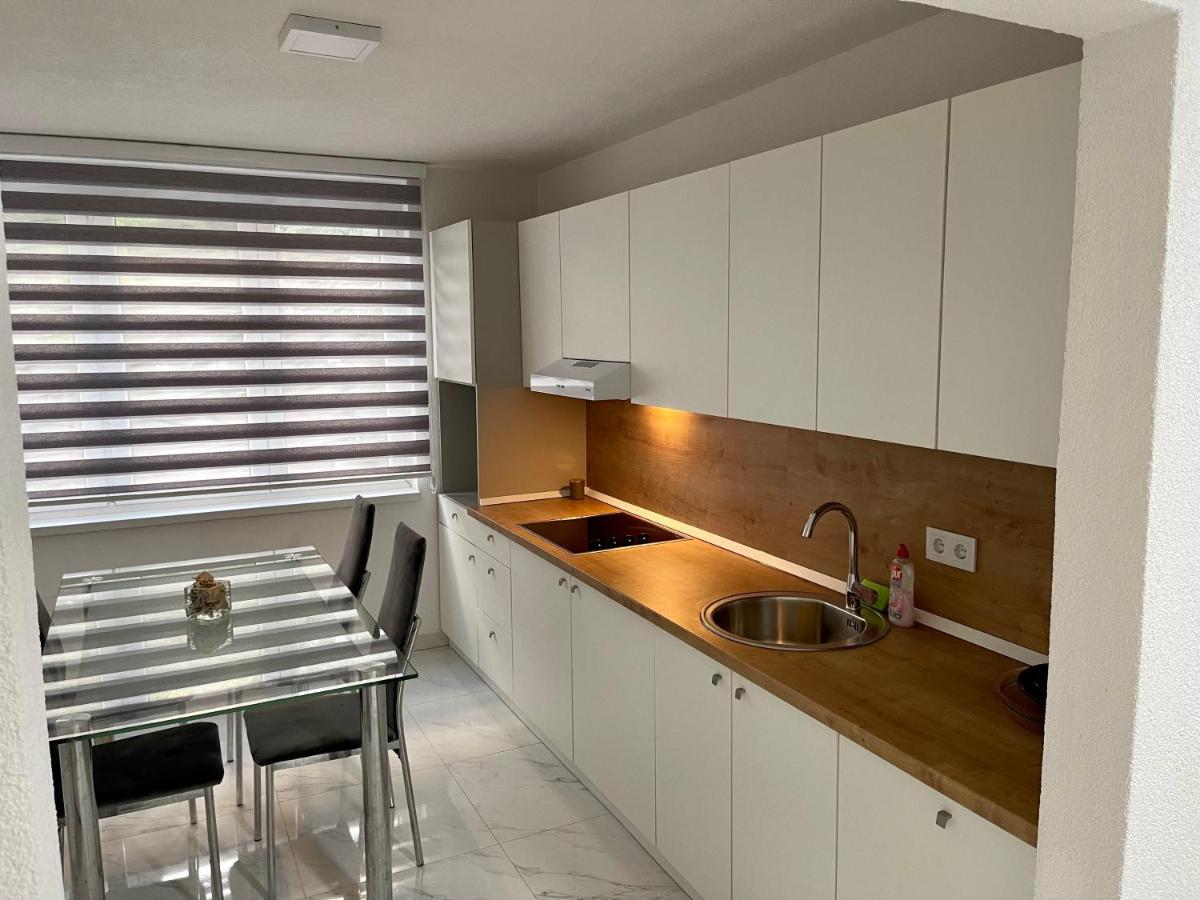 Anet Apartman Visoko Buitenkant foto